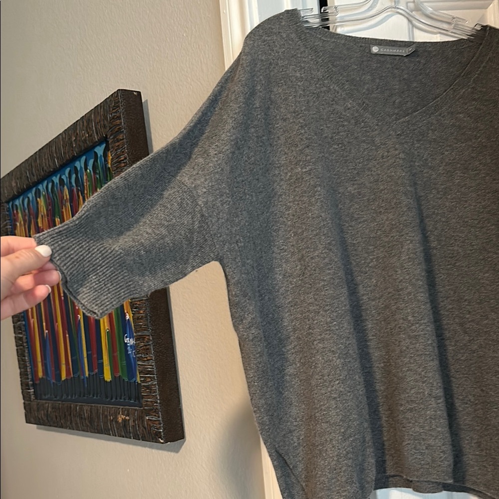 V-Neck Women's Cashmere Sweater - Picture 3 of 6